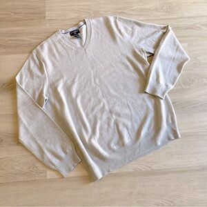 Banana Republic V-neck 100% Merino Wool pullover sweater Almost New Gray Size XL